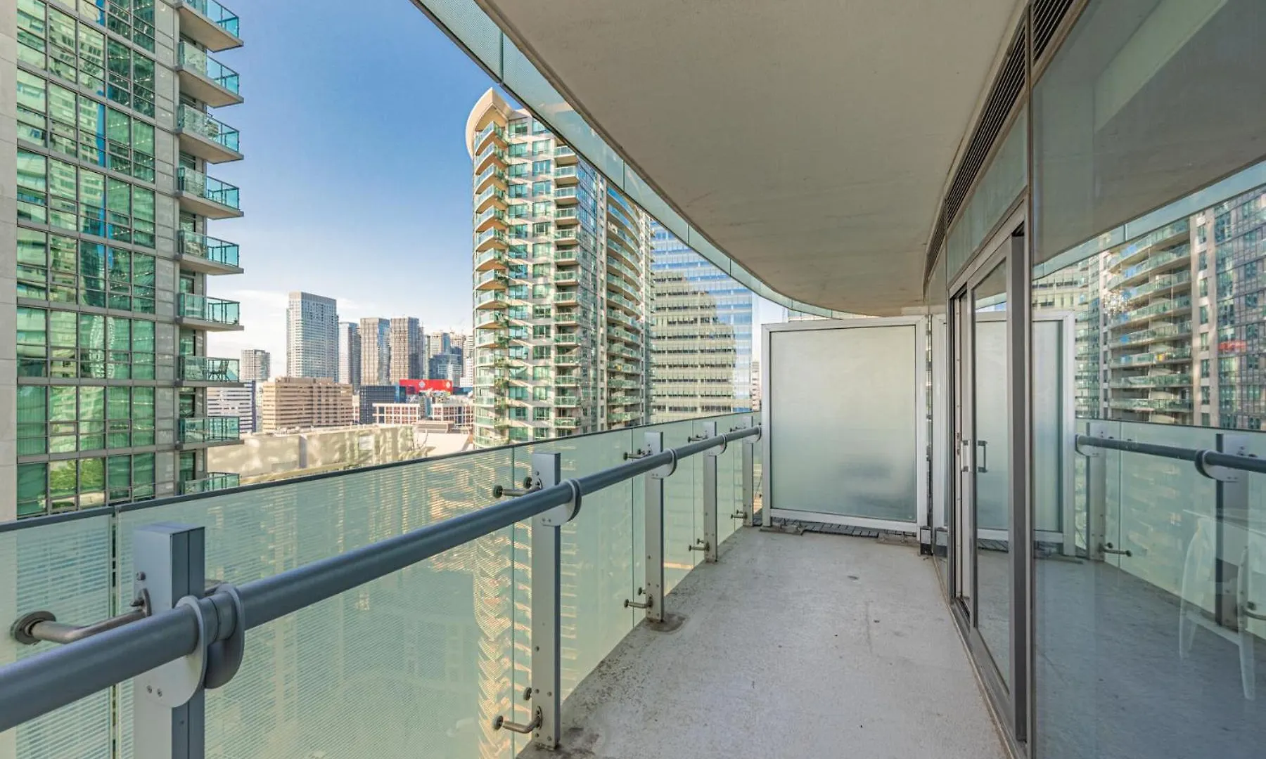 York Suites 1 Toronto 0*,